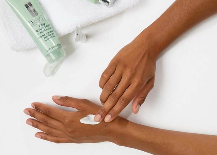 Buy Clinique 7 Day Scrub Cream Rinse Off Formula Cream - 28ml in Pakistan